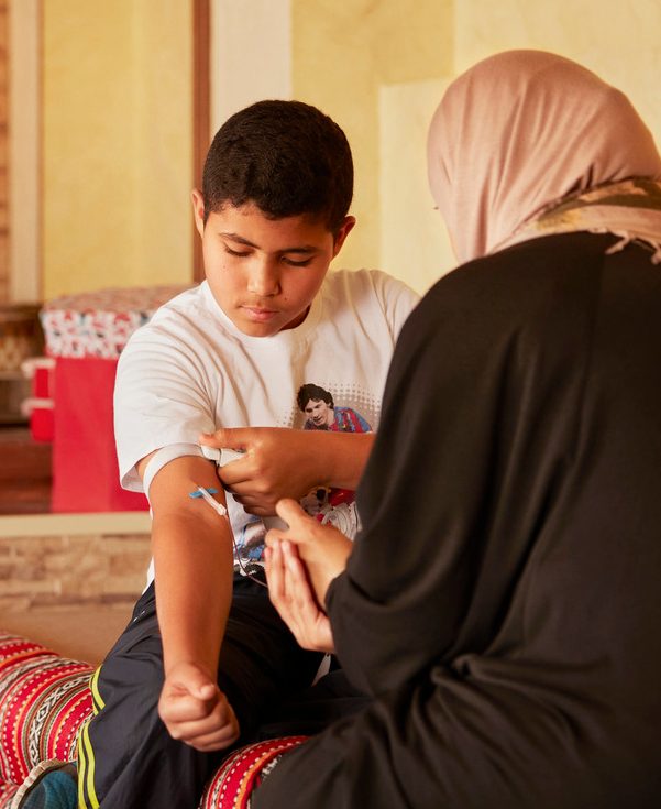 Meshari Al-Armally mieszka w Kuwejcie i cierpi na hemofilię typu A.
